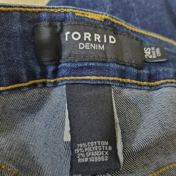 TORRID NWT Skinny Jeans Plus 24S - Picture 5 of 6
